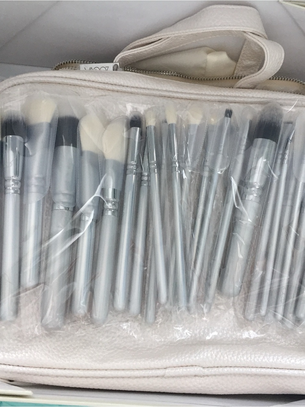 ZOEVA Silver Makeup Brush Set with Cream Brush Bag